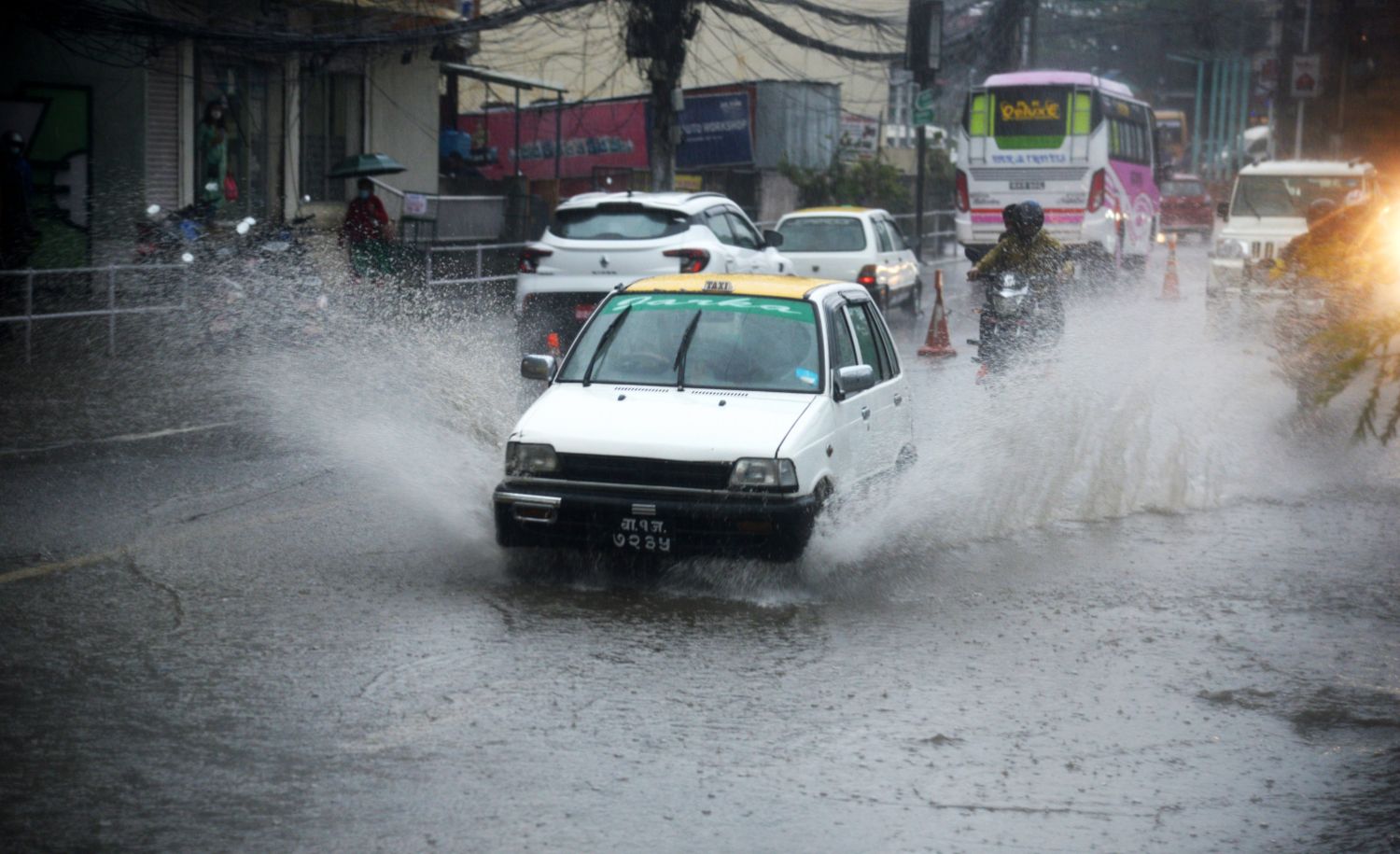 काठमाडौंमा बिहानैदेखि वर्षा